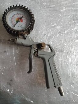 Vzduchová pistole s tlakoměrem