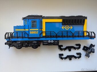 LEGO vlak lokomotiva ze setu 60052 bez motoru a pohonu