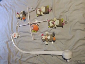 Kolotoč nad postýlku