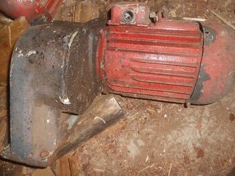 elektromotor 4kw 1400 otacek s prevodovkou ze zdvize na auta