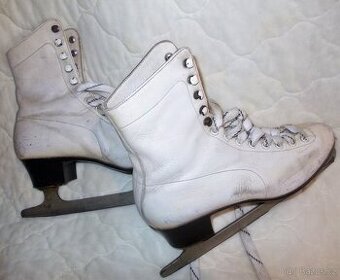 Nabízím starší dámské zimní brusle vel. 4,5 Botas