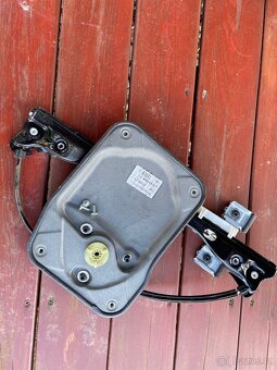 Prodám - ND z Levých předních dveří Škoda Fabia 2, 2010