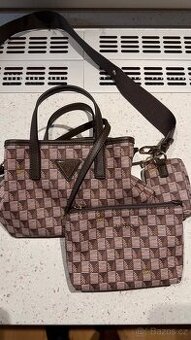 Kabelka Guess