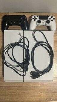 PlayStation 4 a ovladače