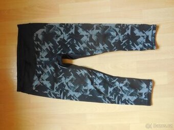 dámské Under Armour sport. černošedé legíny 3/4 délka elast.