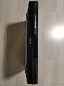 DVD přehrávač a přehrávač digitálních formátů pro televizi