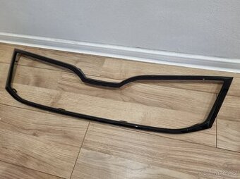 PREDNI MASKA OCTAVIA 3 / 3FL / 4 RAMECEK GRILU MASKY CERNY