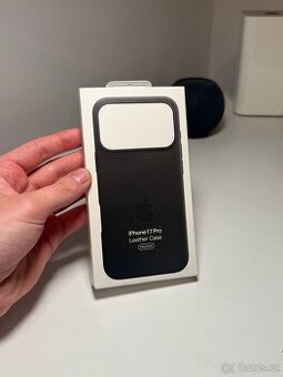 iPhone 17 Pro kožený Apple kryt