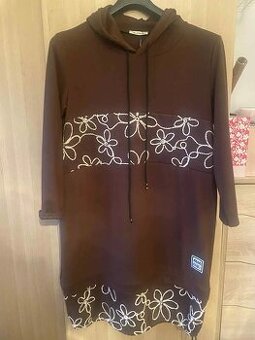 Zajímavé nové italské šaty vel. 46 a více