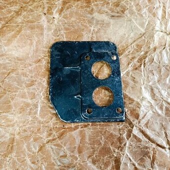 Uaz, Volha - tepelný štít pod karburátor 2 komory