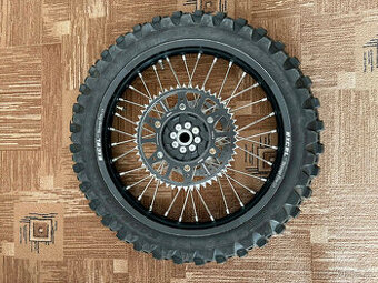 Yamaha, KTM zadní kolo.