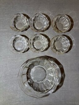 Robustní staré skleněné mísy, misky sada