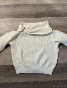 Bílý dámský svetr