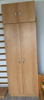 Šatní skříň s nástavcem