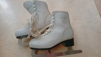 Dívčí brusle Worker Sibiri velikost 33