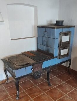 Stará kachlová kamna - na renovaci