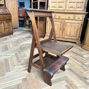 Motlitebna klekačka, židle, dub masiv, kůže, antik