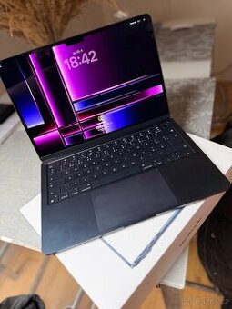 Apple MacBook Air 13,6" (2022) / M2 / 16GB / 256GB /