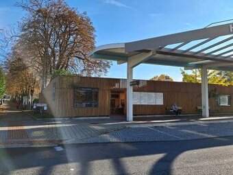 Pronajmu komerční objekt přímo na autobusovém nádraží v Hole