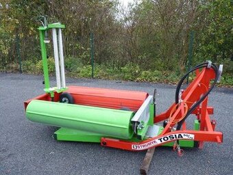 Oviječka na balíky nesena za traktor