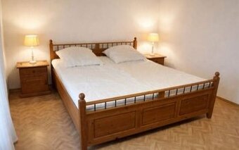 Krásná ložnicová sestava z masivu,6683