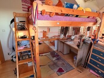 Vyvýšená postel se schody