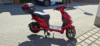 Elektroskútr Nova M4