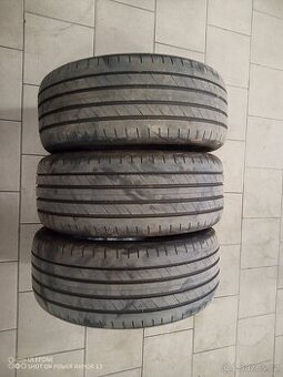 Goodyear EAGLE F1 235/40 R19
