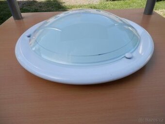 Světlo na stěnu či strop, tzv. UFO.