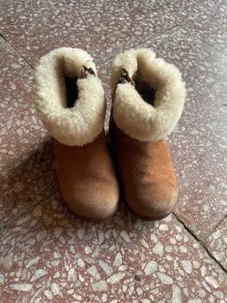 Dívčí zimní boty značky UGG