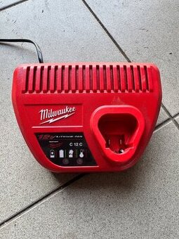 Nabíječka aku nářadí Milwaukee