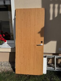 Vnitřní dveře 85 cm pravé 2x