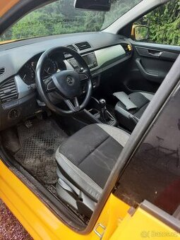 nahradni dily škoda fabia 3 999tsi zlutá bílá modrá sedan ci