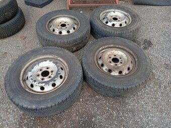 IVECO DAILY 4/5 ORIG. KOLA S PNEU 235/65R16 KOLA 6,5Jx16H8 E