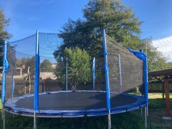 Velká trampolína.
