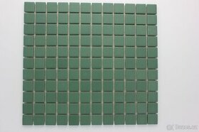 Mozaika, slinutá, tm. zelená, mat rozměr 25x25mm