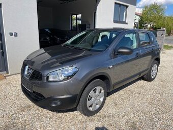 NISSAN QASHQAI 1,6 BENZÍN NAJETO POUZE 45000KM