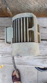 Motor MSZ 1520 - nekompletní