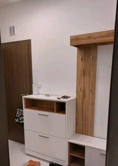 Do předsíně. Komplet. TOP stav.