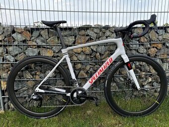 Specialized Roubaix, karbon rám, karbon kola, SRAM eTAP