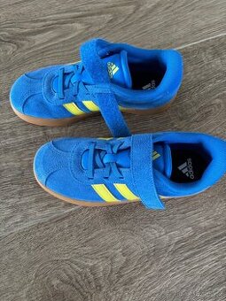 Adidas boty do města