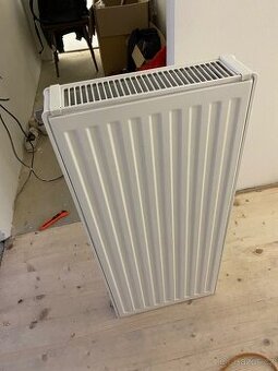 Radiátor Korado 90×40 a 80×60 – včetně ventilu a hlavice