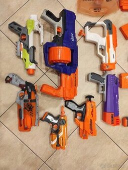 Nerf zbraně - plná taška - 1
