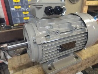elektromotor patkový 380V ,3KW patkový nový