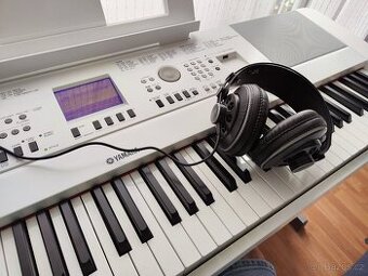 Digitální piano YAMAHA DGX 650
