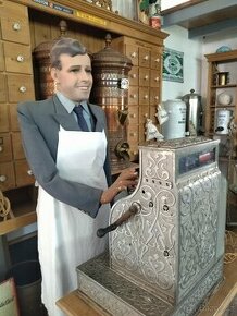 Staré figuríny,reklamní cedule,historie obchodu a řemesel.