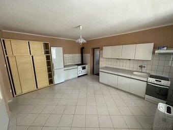 PRONÁJEM RODINNÉHO DOMU 3+1, 125 m² bez RK