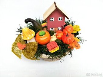 Prodám novou trvanlivou podzimní dekoraci ( s domečkem)