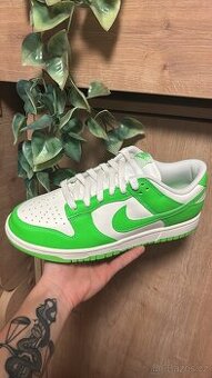 Nike Dunk Low "Green Strike"