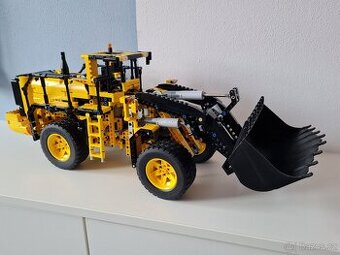 Lego Technic nakladač + dumper 42030